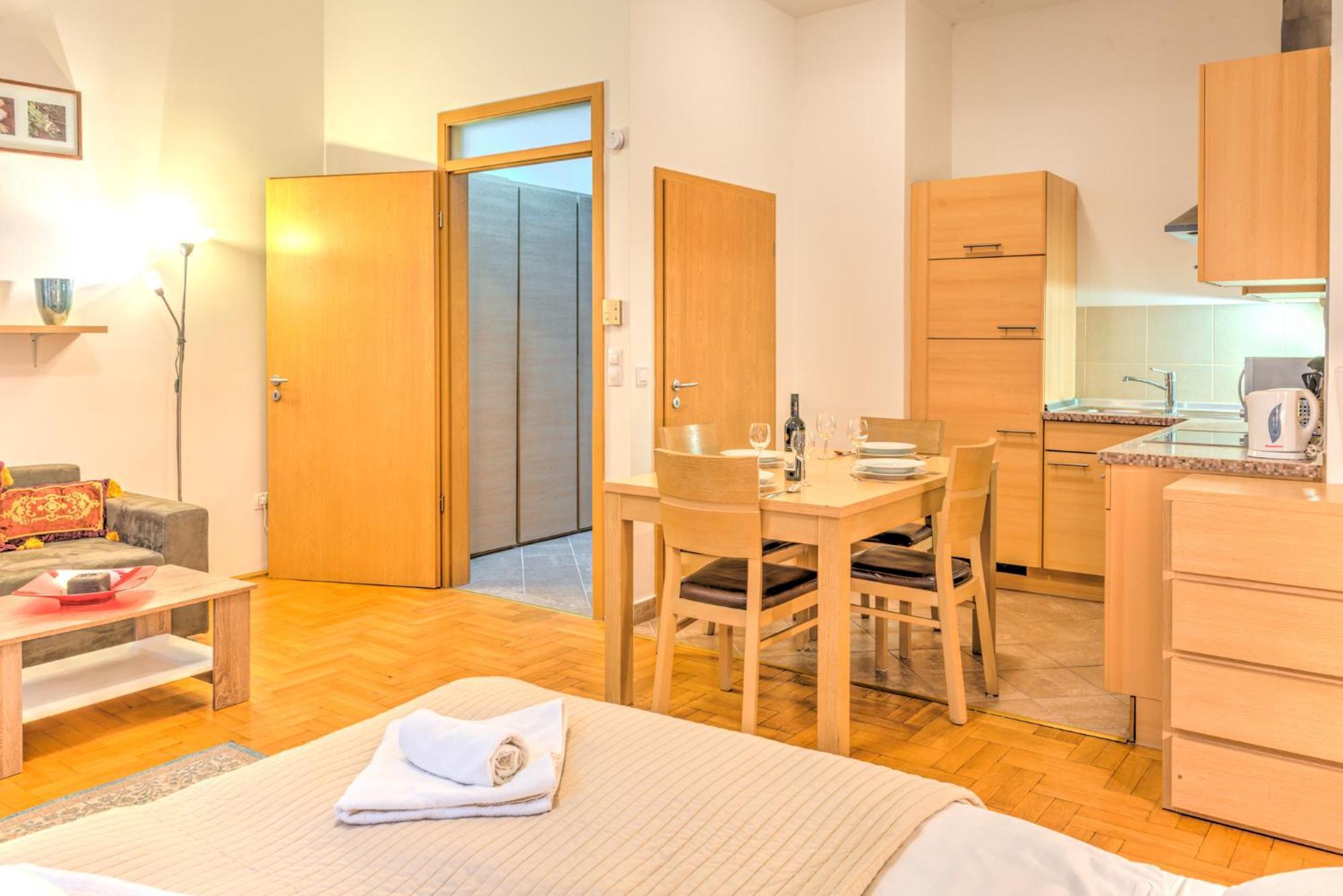 Central Downtown Apartments Budapeste Exterior foto