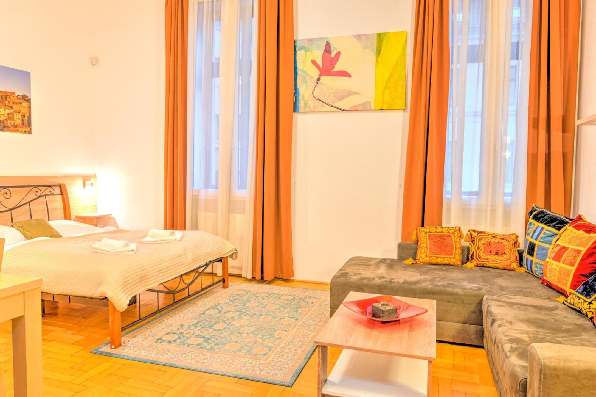 Central Downtown Apartments Budapeste Exterior foto