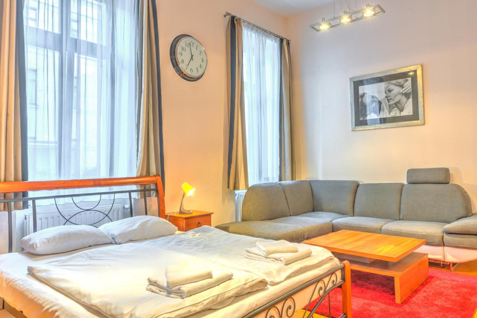 Central Downtown Apartments Budapeste Exterior foto